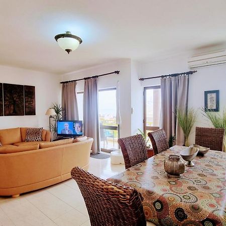Apartmento Praia Da Dona Ana Лагуш Екстер'єр фото