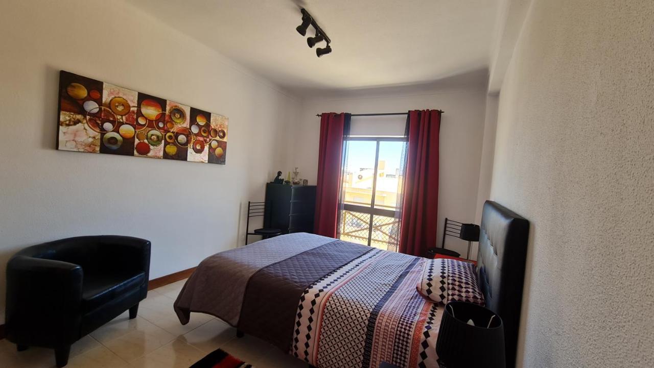 Apartmento Praia Da Dona Ana Лагуш Екстер'єр фото