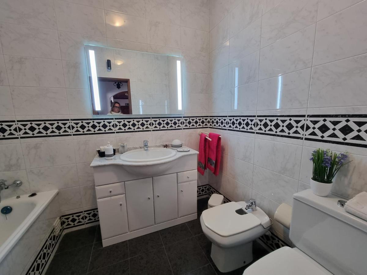 Apartmento Praia Da Dona Ana Лагуш Екстер'єр фото