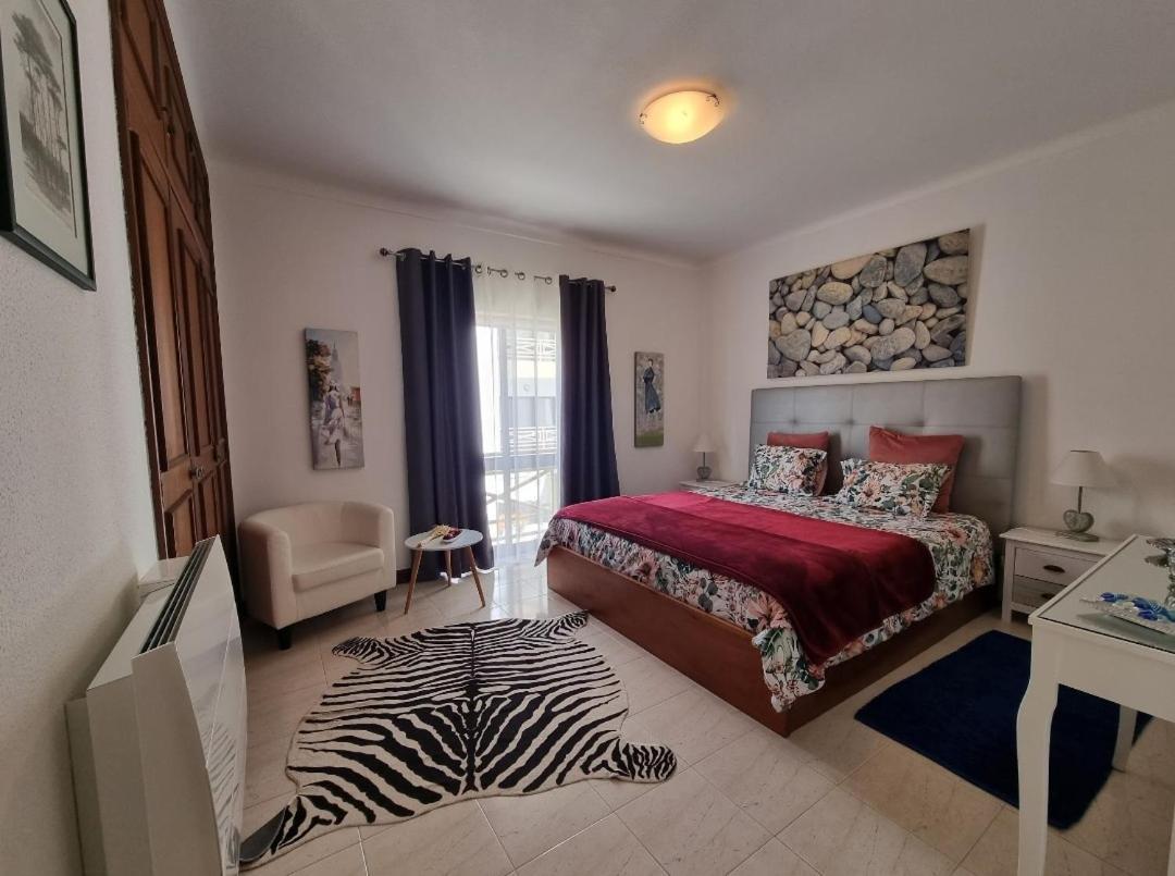 Apartmento Praia Da Dona Ana Лагуш Екстер'єр фото