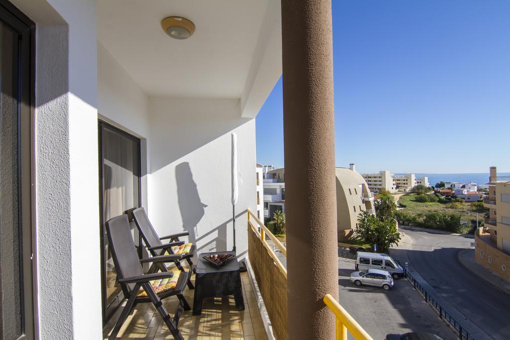 Apartmento Praia Da Dona Ana Лагуш Номер фото