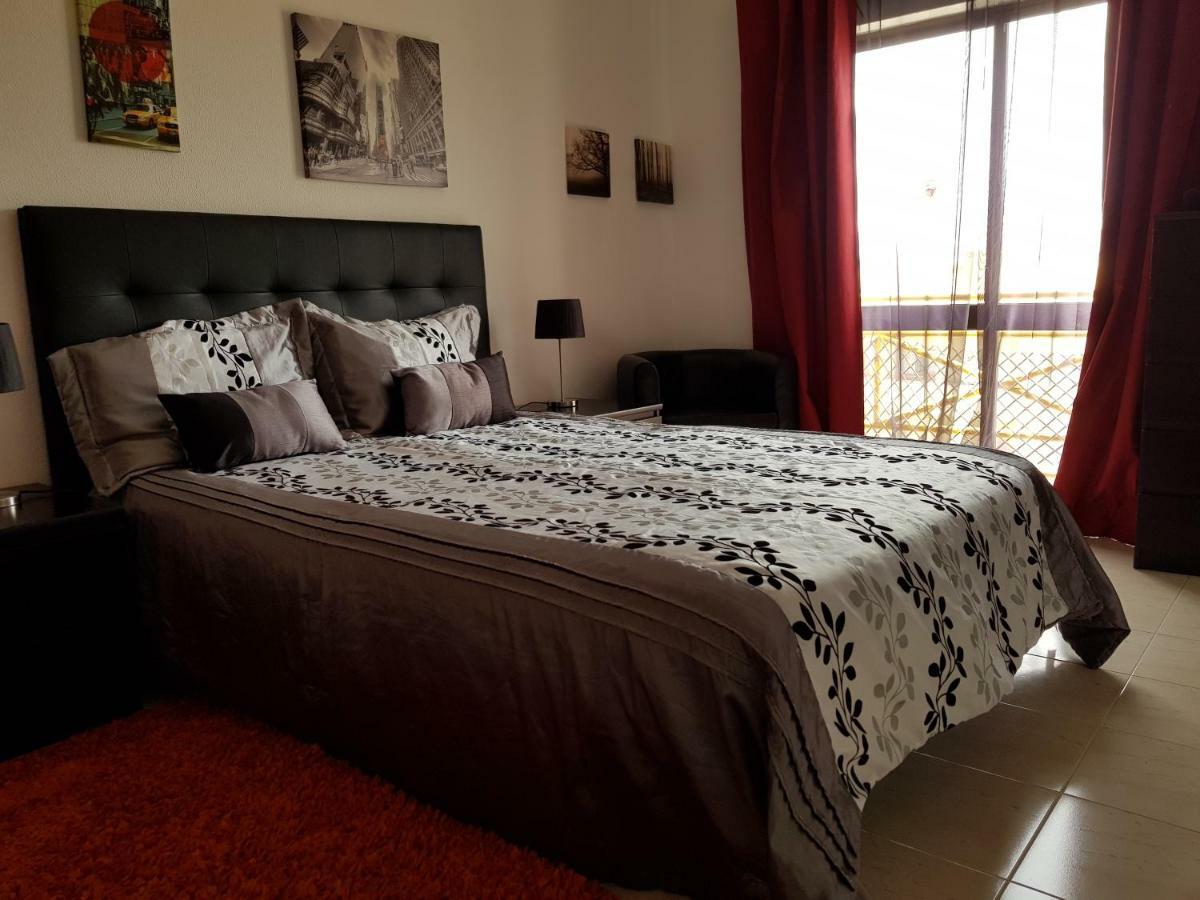 Apartmento Praia Da Dona Ana Лагуш Екстер'єр фото